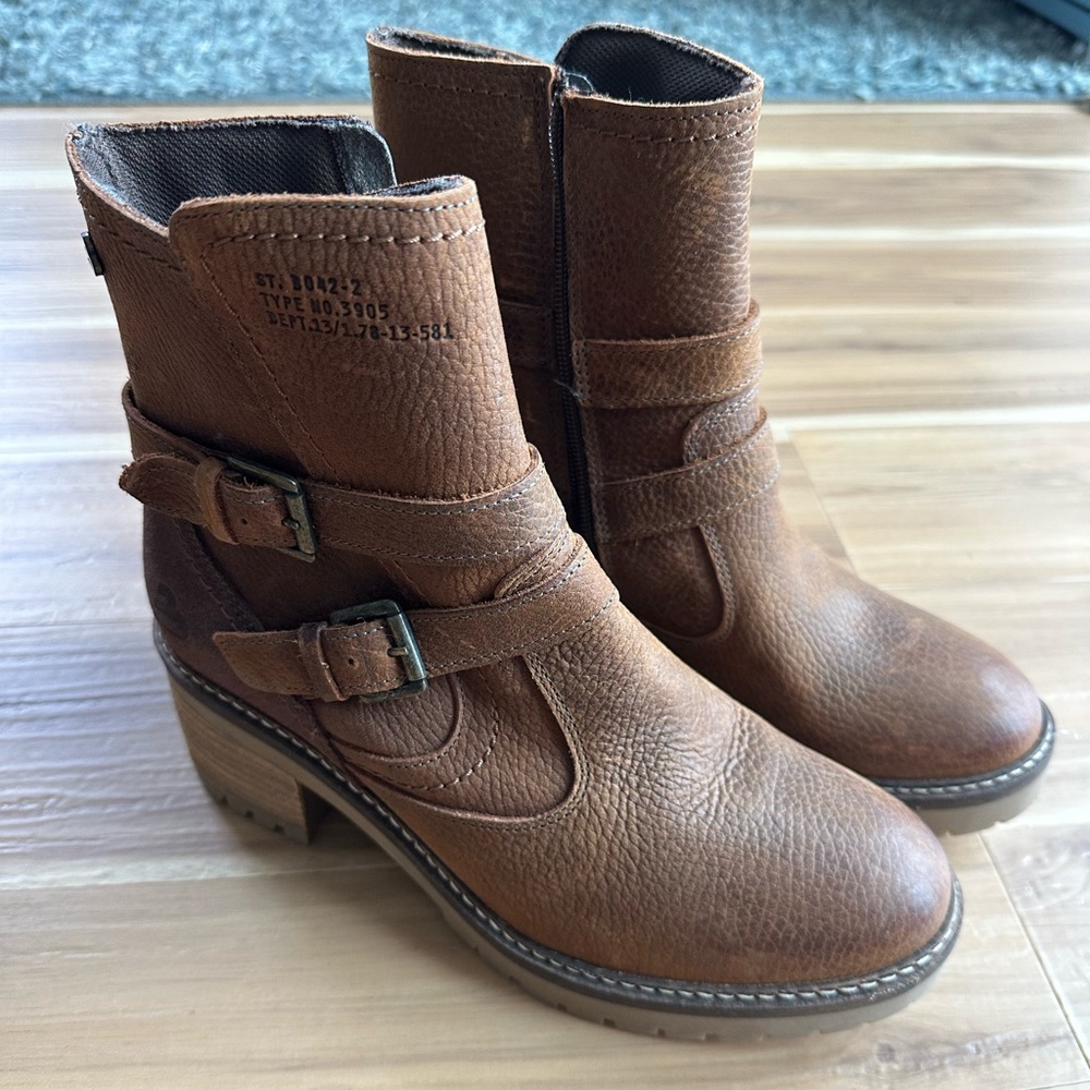 Bull Boxer Women’s Size 9 Boots — Never worn